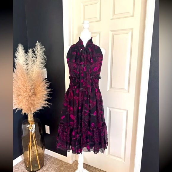 Diane Von Furstenberg Sevilla Sleeveless Silk Tiered Ruffle Tie Neck Dress
Sz 8 - Picture 1 of 12